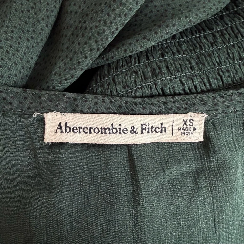 Abercrombie & Fitch Green Long Sleeve Smocked Waist Top Size XS 36158